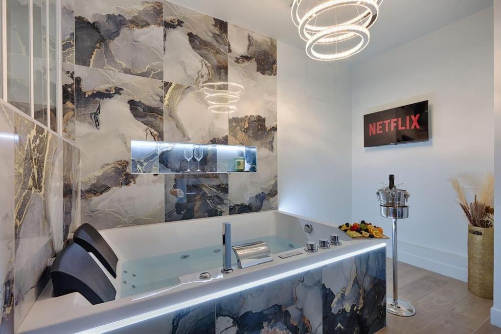 Welcome To Dubai / Jacuzzi Ivry-sur-Seine Exterior foto